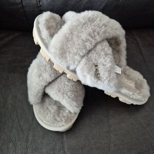 NWOT-UGG Fuzzette Slippers